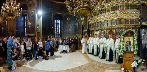 Laudă de seară adusă Sfintei Parascheva la Biserica Domnească din Capitală