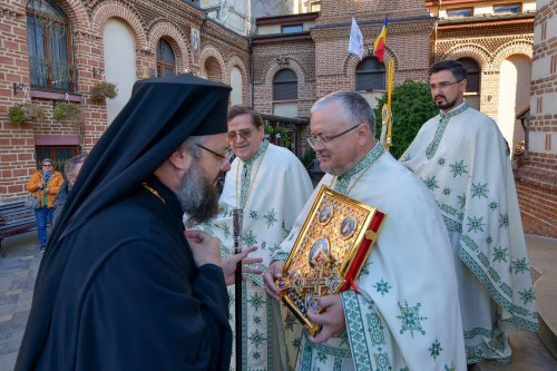 Cinstirea ocrotitoarei Moldovei la o biserică istorică din București Poza 311656