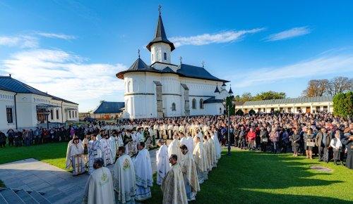 Hramul Catedralei Arhiepiscopale din Roman Poza 311846