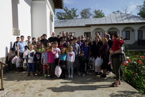 Articole vestimentare noi pentru familiile sinistrate din judeţul Galaţi Poza 312020