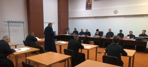 Examen pentru obținerea gradului 1 în preoție organizat la București Poza 312011