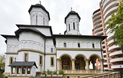 Sclipirile Luminii: Parohia „Sfânta Vineri”-Pajura din Bucureşti