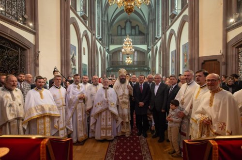 Patru decenii de activitate liturgică, pastorală şi culturală românească la Strasbourg Poza 312435