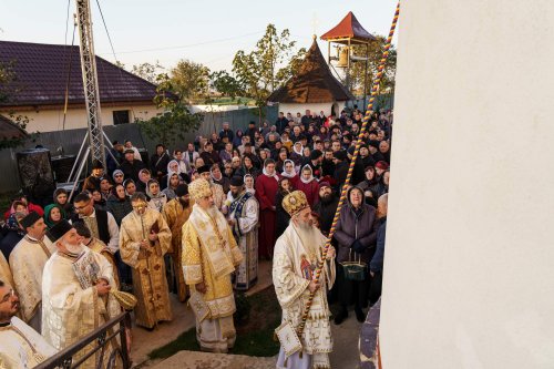 Biserica Parohiei Mărgineni II din județul Neamț, sfințită de doi ierarhi Poza 312398