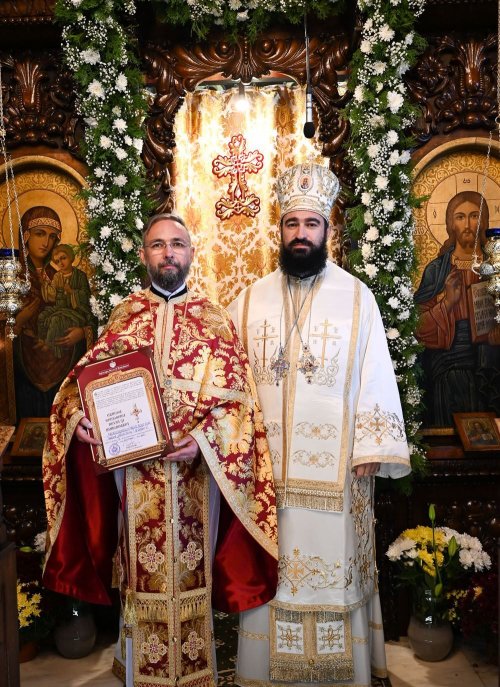 Biserica „Sfânta Treime” și „Sfântul Cuvios Siluan Athonitul” din Petroșani a fost resfințită Poza 312384