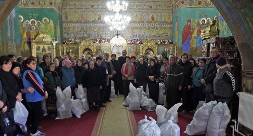 Haine noi şi lemne pentru familiile sinistrate din judeţul Galaţi Poza 312401