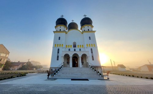 Târnosirea Bisericii din Parohia Ocna Mureș III, judeţul Alba Poza 312380