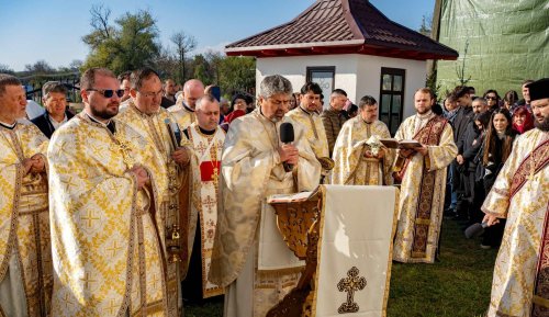 Veșmânt de har pentru biserica din Răchitiș, Bacău Poza 312396