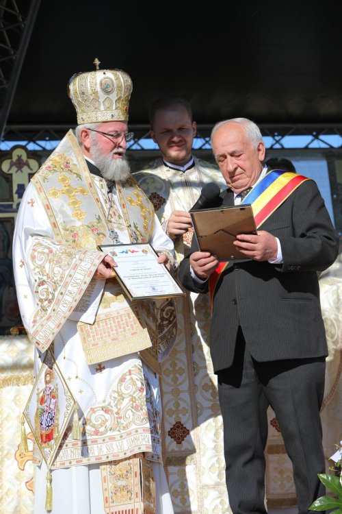 Liturghie arhierească la Arieșu de Pădure, Maramureş Poza 312500