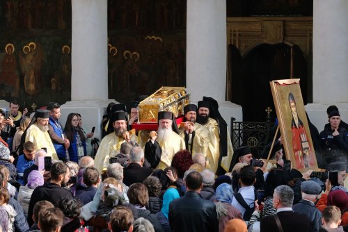 Debutul hramului de toamnă al Catedralei Patriarhale Poza 312760