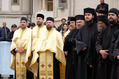 Debutul hramului de toamnă al Catedralei Patriarhale Poza 312793