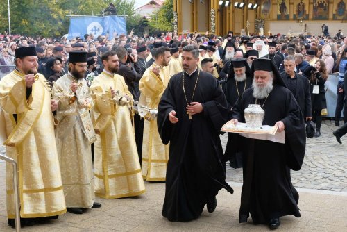 Debutul hramului de toamnă al Catedralei Patriarhale Poza 312799