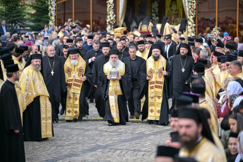 Debutul hramului de toamnă al Catedralei Patriarhale Poza 312847