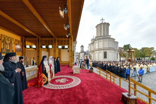 Debutul hramului de toamnă al Catedralei Patriarhale Poza 312852