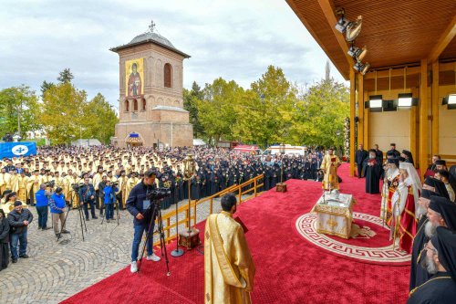 Debutul hramului de toamnă al Catedralei Patriarhale Poza 312859