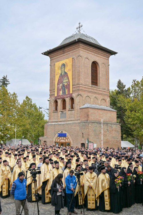 Debutul hramului de toamnă al Catedralei Patriarhale Poza 312867