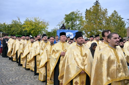 Debutul hramului de toamnă al Catedralei Patriarhale Poza 312871