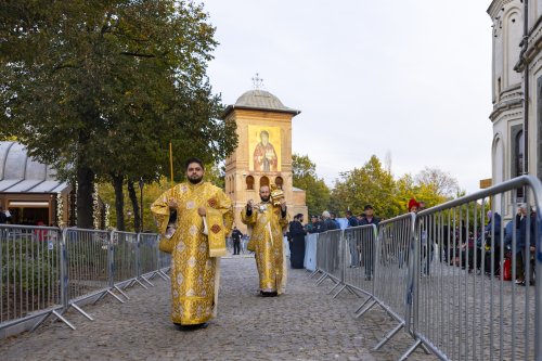 Rugăciune de laudă adusă Sfântului și Dreptului Lazăr la Catedrala Patriarhală Poza 312905