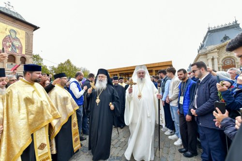 Sclipirile Luminii: Procesiunea „Calea Sfinţilor”, Bucureşti