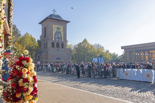 Mucenicul Dimitrie cinstit la București de Arhiepiscopul Ciprului Poza 313321