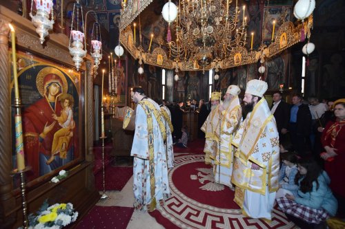 Un sfert de secol de la sfințirea Bisericii Sfântului Grigorie Palama din București Poza 313129