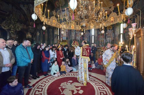 Un sfert de secol de la sfințirea Bisericii Sfântului Grigorie Palama din București Poza 313141