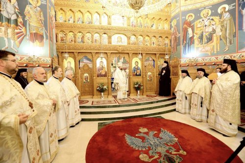 Parastas pentru Arhiepiscopul Justinian Chira la Rohia Poza 314271