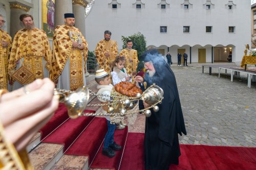 Inaugurarea noului așezământ pastoral-misionar al Parohiei Dorobanți din Capitală Poza 314342