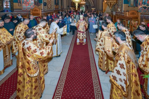 Inaugurarea noului așezământ pastoral-misionar al Parohiei Dorobanți din Capitală Poza 314349