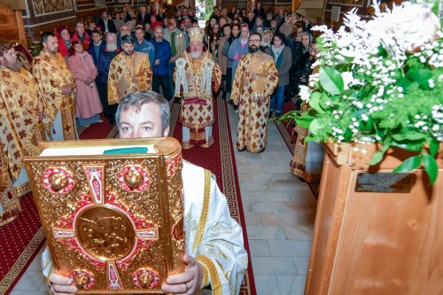 Inaugurarea noului așezământ pastoral-misionar al Parohiei Dorobanți din Capitală Poza 314350