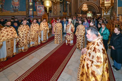 Inaugurarea noului așezământ pastoral-misionar al Parohiei Dorobanți din Capitală Poza 314351