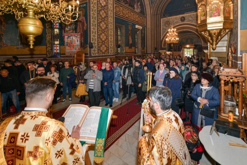 Inaugurarea noului așezământ pastoral-misionar al Parohiei Dorobanți din Capitală Poza 314363