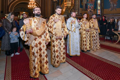 Inaugurarea noului așezământ pastoral-misionar al Parohiei Dorobanți din Capitală Poza 314364