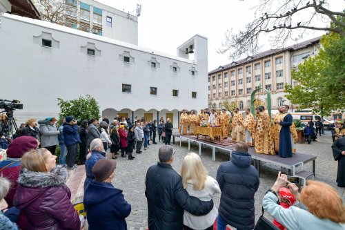 Inaugurarea noului așezământ pastoral-misionar al Parohiei Dorobanți din Capitală Poza 314377