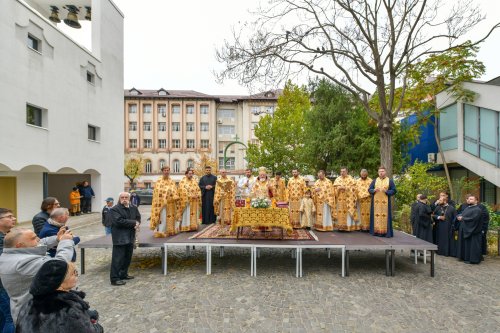 Inaugurarea noului așezământ pastoral-misionar al Parohiei Dorobanți din Capitală Poza 314379