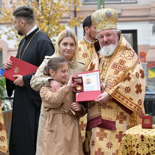 Inaugurarea noului așezământ pastoral-misionar al Parohiei Dorobanți din Capitală Poza 314393