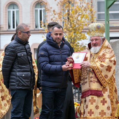 Inaugurarea noului așezământ pastoral-misionar al Parohiei Dorobanți din Capitală Poza 314394