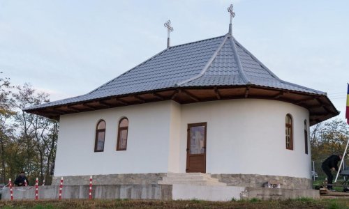 Veșmântul harului pentru două biserici din județul Botoșani Poza 314430