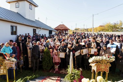 Veșmântul harului pentru două biserici din județul Botoșani Poza 314431