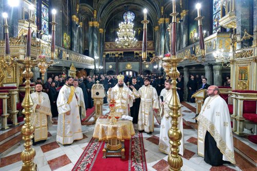 Clericii prahoveni s-au reunit la Palatul Patriarhiei Poza 314812