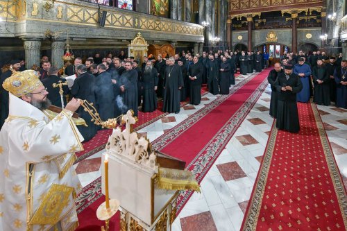 Clericii prahoveni s-au reunit la Palatul Patriarhiei Poza 314820