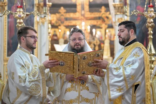 Clericii prahoveni s-au reunit la Palatul Patriarhiei Poza 314825