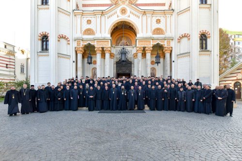 Clericii prahoveni s-au reunit la Palatul Patriarhiei Poza 314830