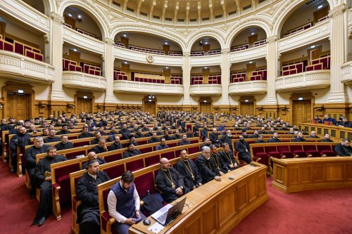 Clericii prahoveni s-au reunit la Palatul Patriarhiei Poza 314838