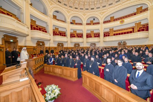 Clericii prahoveni s-au reunit la Palatul Patriarhiei Poza 314841