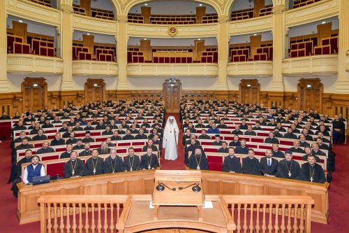 Clericii prahoveni s‑au reunit la Palatul Patriarhiei