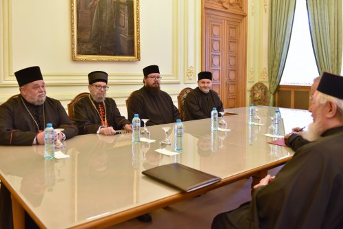 Oaspeți ortodocși sârbi în vizită la Patriarhia Română Poza 314797