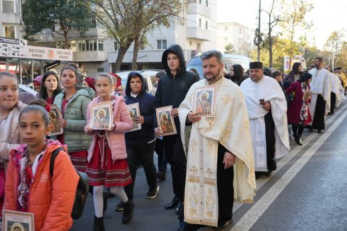 Icoană făcătoare de minuni adusă în orașul ialomițean Slobozia Poza 314912