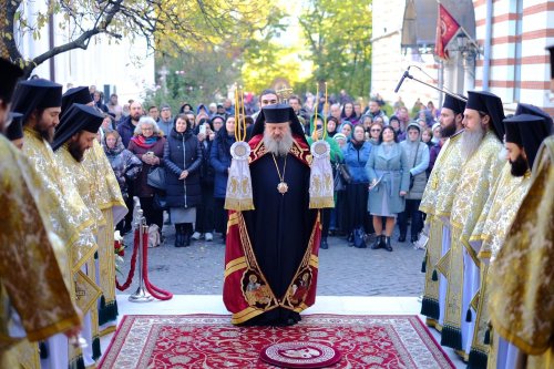 Sărbătoare luminoasă la Mănăstirea Radu Vodă din București Poza 315263