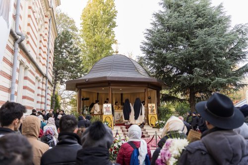 Prinos de laudă adus unui ierarh taumaturg în Capitală Poza 315313